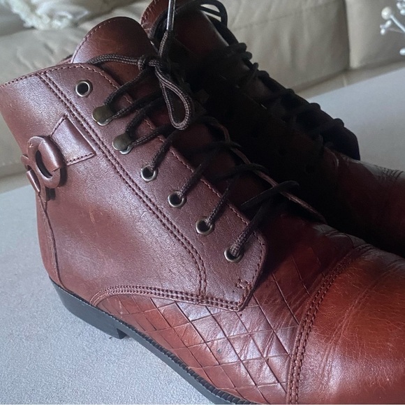 LEATHER COLLECTION Lace-Up Ankle Booties 5/8” Heel Brown Leather Women’s… - Picture 10 of 14